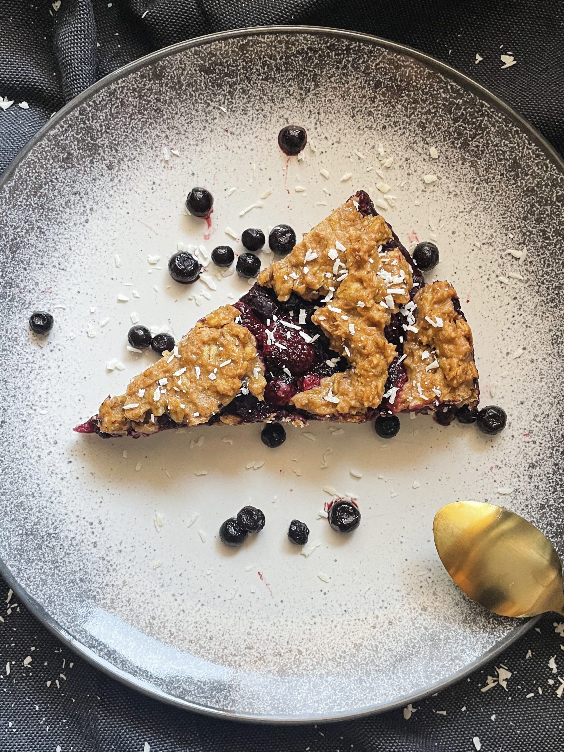 Lecker angerichteter Beeren Streusel Kuchen